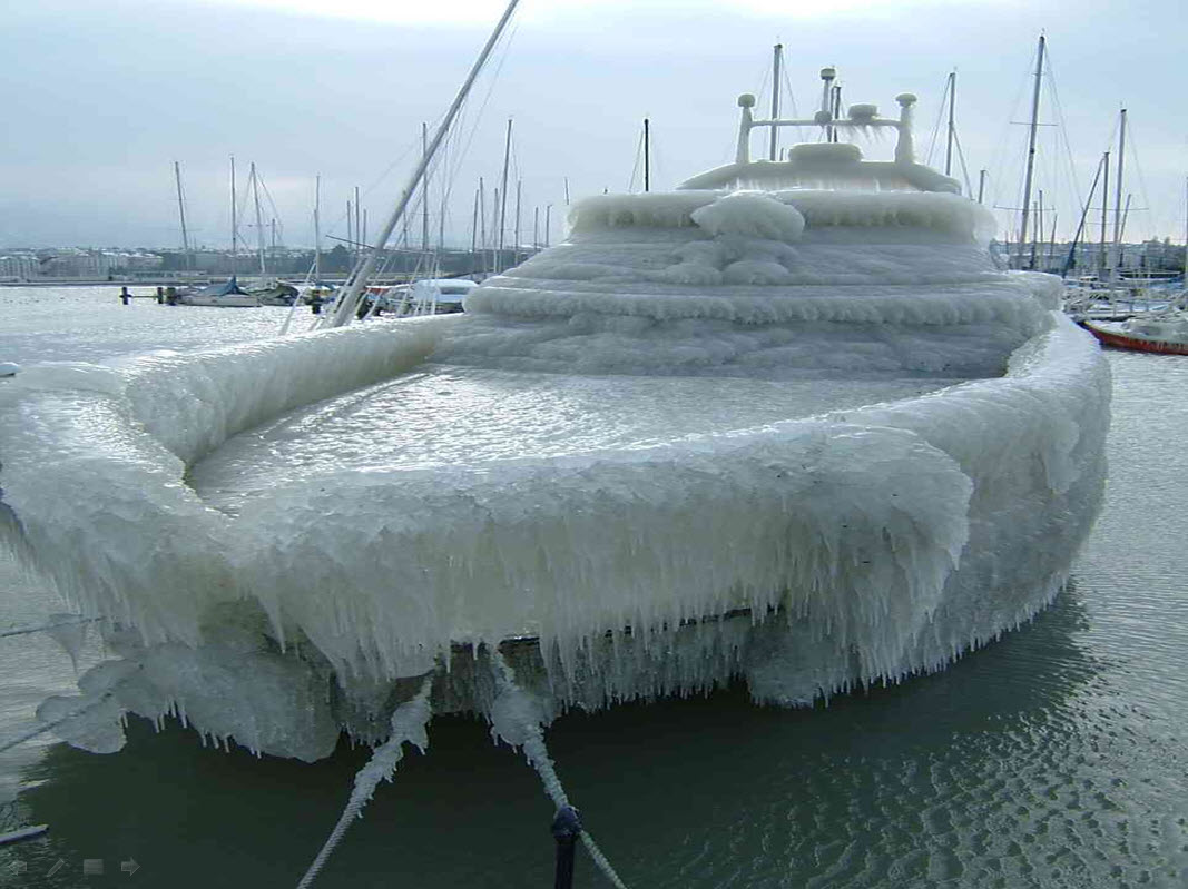 Замерзает ли. Spray Ice on Boat. Замерзает ли Тихоокеанский бассейн. Есть ли обледенелый материал. Замерзает ли зимой газлифт.